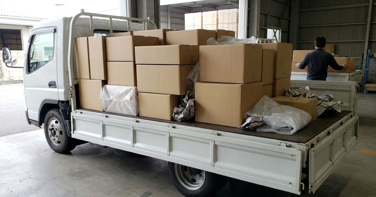 段ボール中心の荷物を2トントラックに積む体積先行のイメージ(隙間ロスを含む)